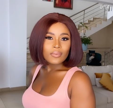 Burgundy straight hair Gh¢265